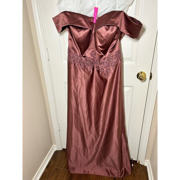 David's Bridal 22W Oleg Cassini A-Line Formal Dress - Picture 5 of 16